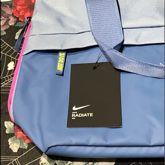 NWT NIKE RADIATE 20L PINK BLUE SHOULDER MISC BAG - Picture 2 of 8